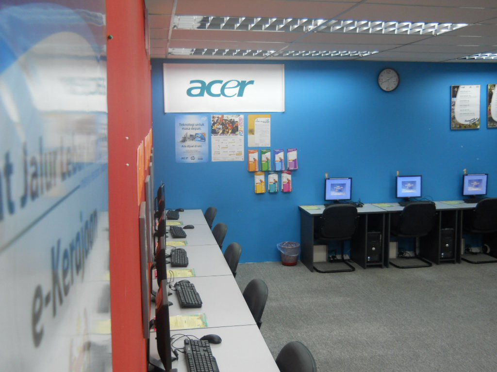 56670_157498520956518_6228315_o